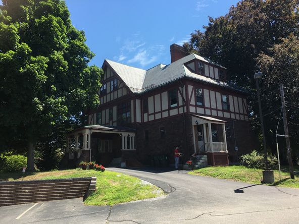 1800 Elm St, Manchester, NH 03104